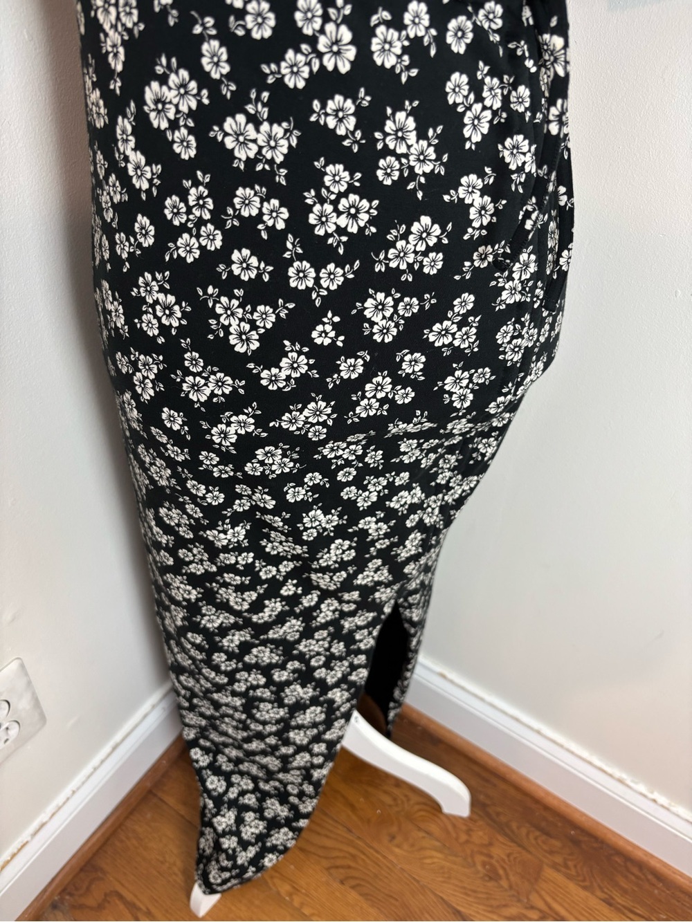 Veronica Beard Mariposa dress In Black and White Floral Size Small - Picture 6 of 16